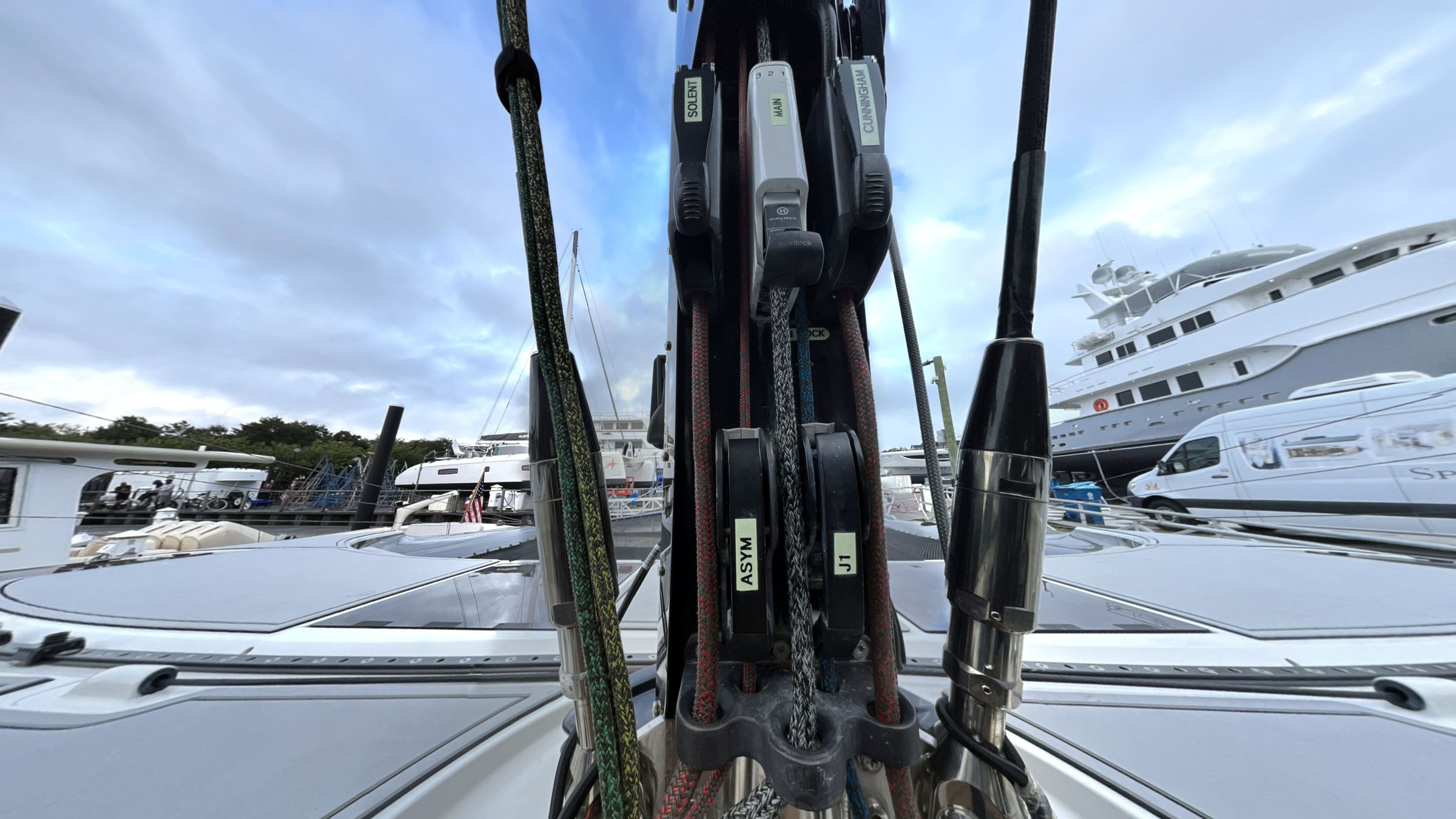 Gunboat60DEFIANCE09212022_mast 1 Gunboat